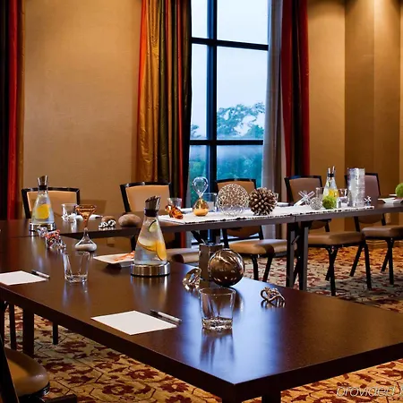 Renaissance Austin Hotel 